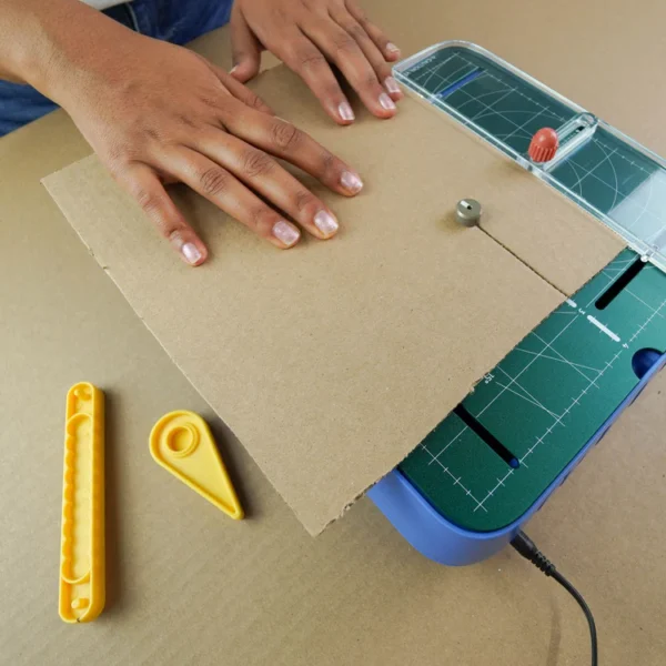 Fence_Demo Chompsaw 3-delte tilbehørssæt, der er designet til at gøre paphåndværk og udvikle nye "skills"