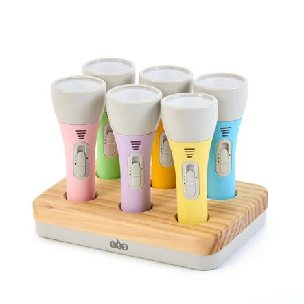 Farveskiftende Easi-Torch - sæt med seks pastelfarvede lommelygter har yderligere fire lysindstillinger